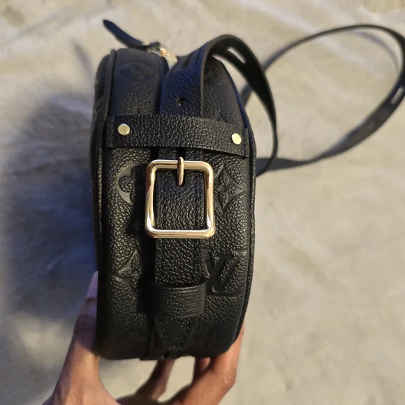 Louis Vuitton Boite Chapeau Souple MM Crossbody Bag - Picture 9 of 17